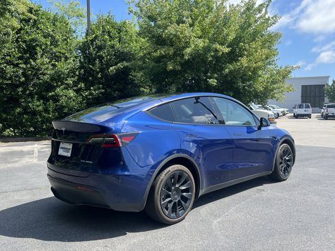 Used 2023 Tesla Model Y Long Range AWD/4WD image 9
