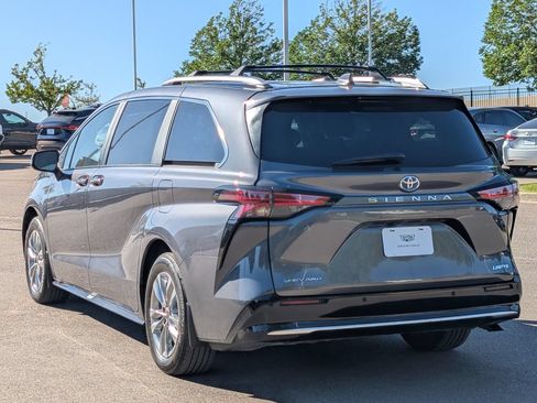 Used 2025 Toyota Sienna Limited AWD/4WD image 4