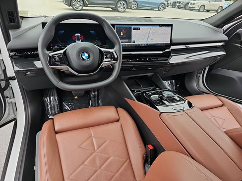 Used 2025 BMW 530i w/ Premium Package image 16