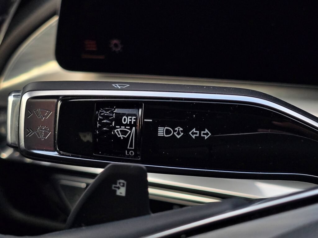 Used 2024 Cadillac Lyriq Sport AWD/4WD image 38