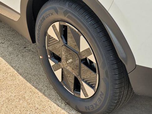New 2026 Kia Sportage LX FWD image 5