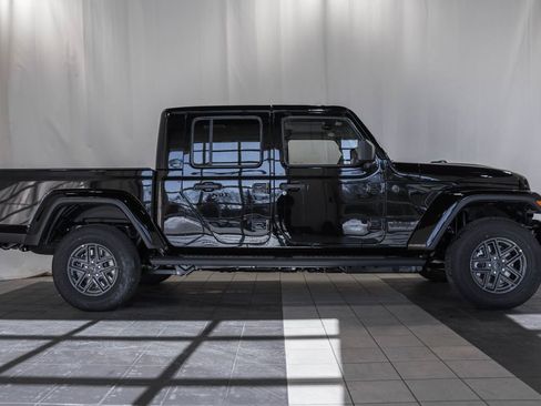 New 2026 Jeep Gladiator Sport image 3