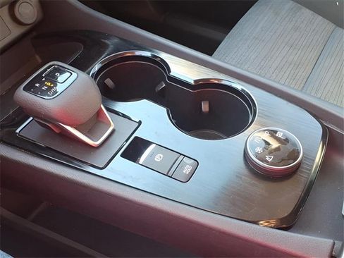 Used 2023 Nissan Rogue SV image 10