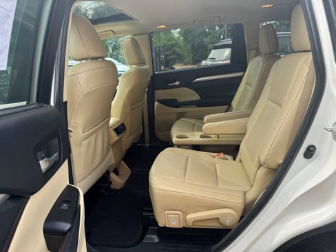Used 2016 Toyota Highlander XLE AWD/4WD image 15