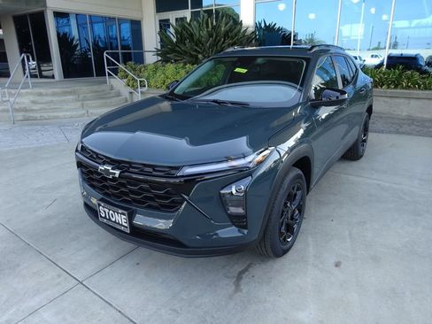 New 2026 Chevrolet Trax LT w/ Sunroof Package FWD image 3