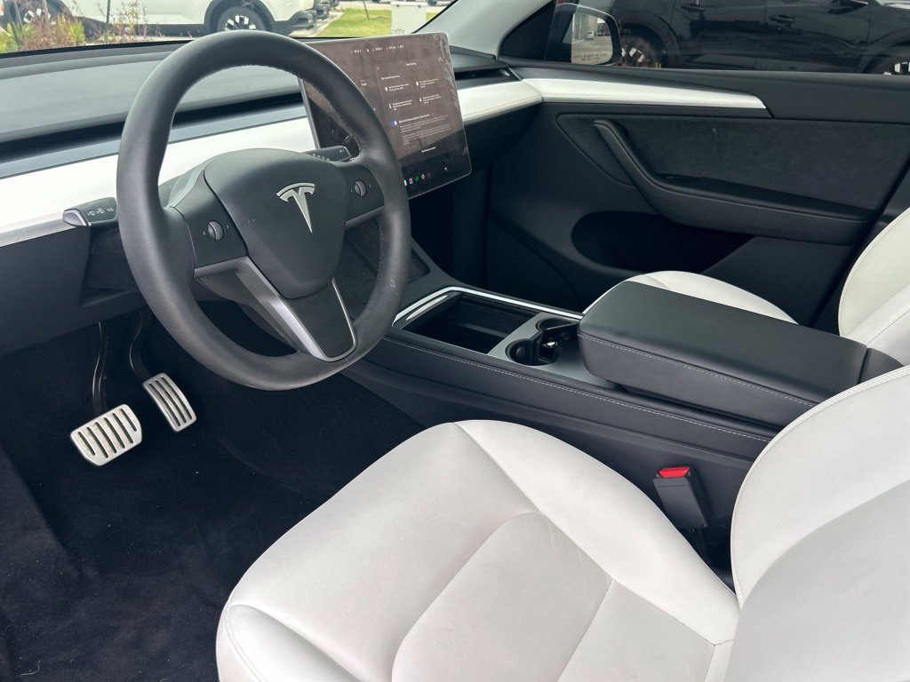 Used 2025 Tesla Model Y Performance AWD/4WD image 23