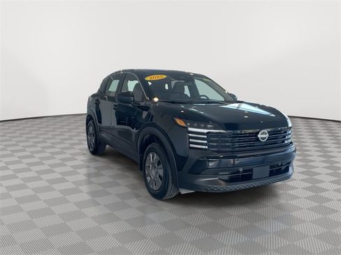 Used 2025 Nissan Kicks S image 2