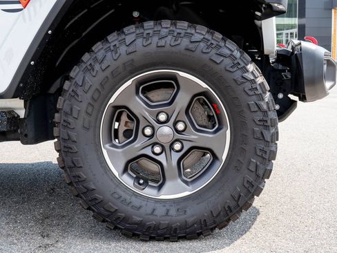Used 2023 Jeep Gladiator Rubicon w/ Cold Weather Group AWD/4WD image 29