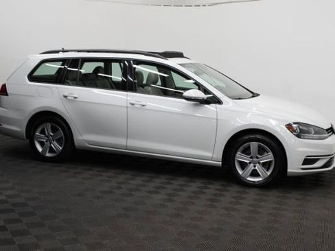 Used 2018 Volkswagen Golf SE FWD image 3
