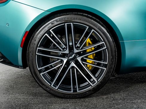 Used 2025 Aston Martin DB12 Convertible image 10