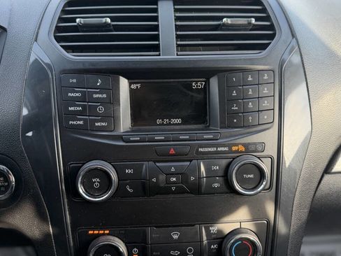 Used 2018 Ford Explorer XLT AWD/4WD image 7