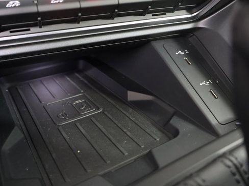 Used 2025 Audi Q3 2.0T Premium w/ Convenience Package image 5