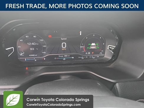 Used 2022 GMC Yukon Denali w/ Denali Reserve Package AWD/4WD image 2