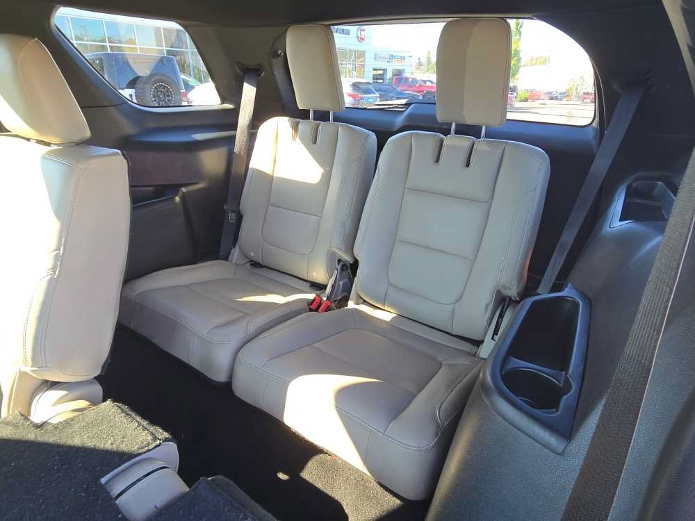 Used 2019 Ford Explorer XLT w/ Equipment Group 202A AWD/4WD image 17