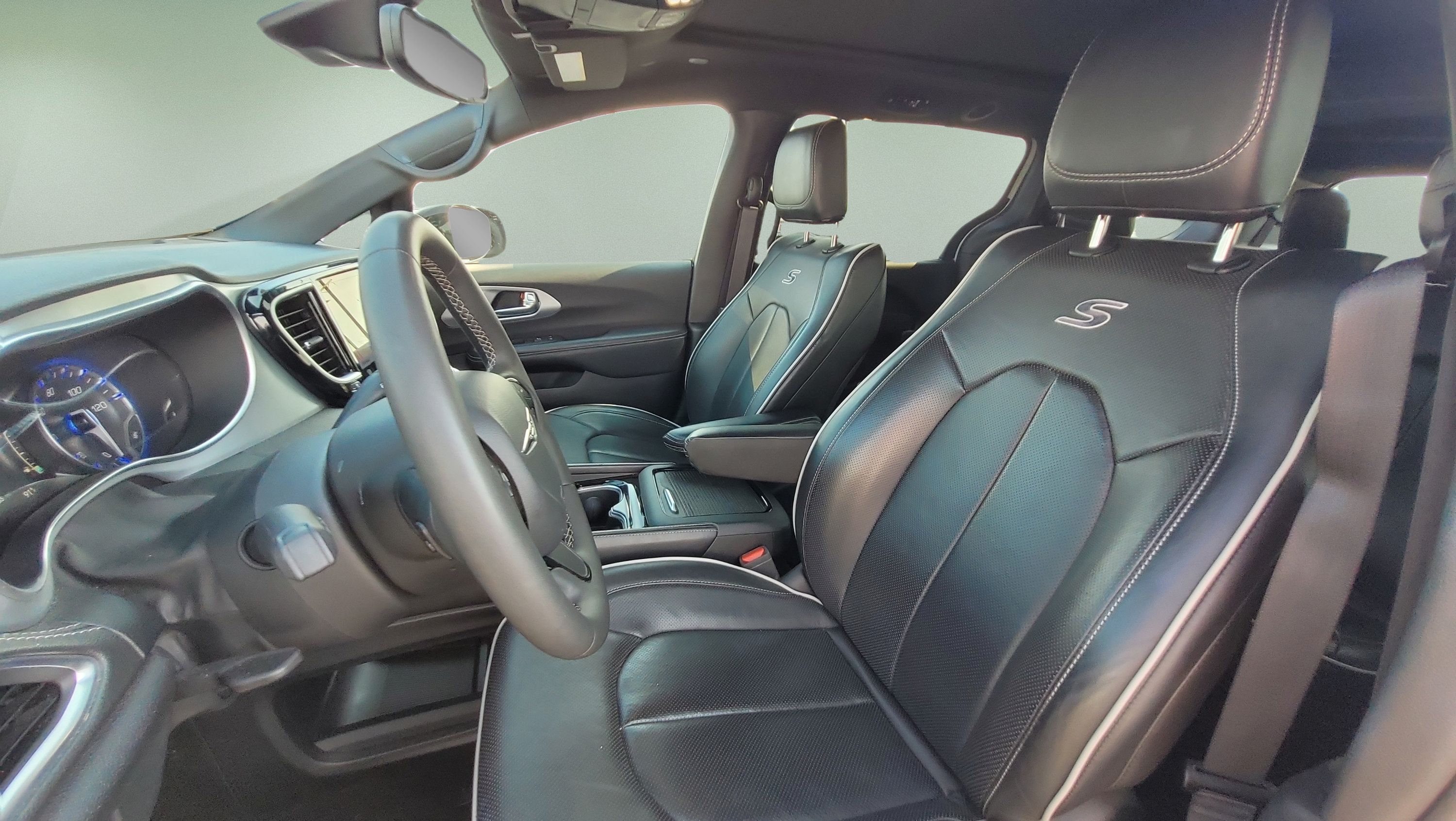 Used 2025 Chrysler Pacifica Limited FWD image 35