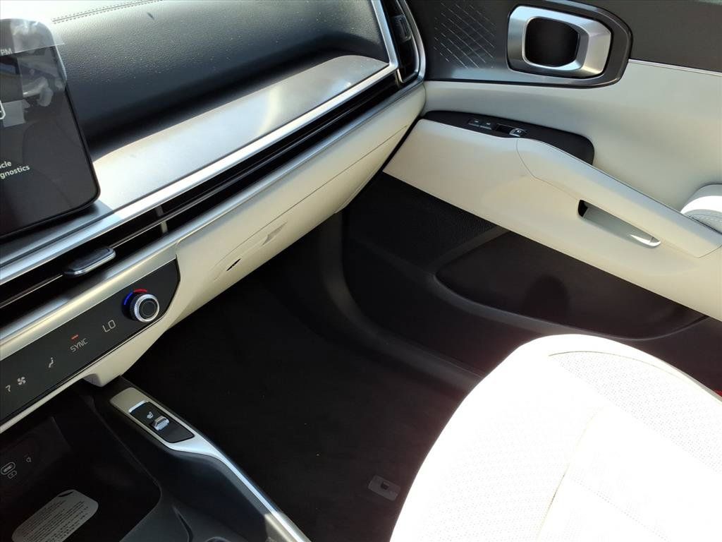 Used 2025 Kia Sorento S w/ Panoramic Sunroof Package FWD image 28