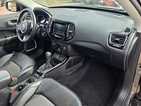 Used 2020 Jeep Compass Latitude FWD image 9