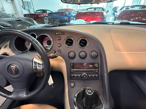 Used 2006 Pontiac Solstice Convertible w/ Premium Package RWD image 23