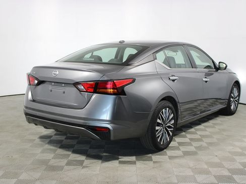 Used 2025 Nissan Altima 2.5 SV FWD image 35