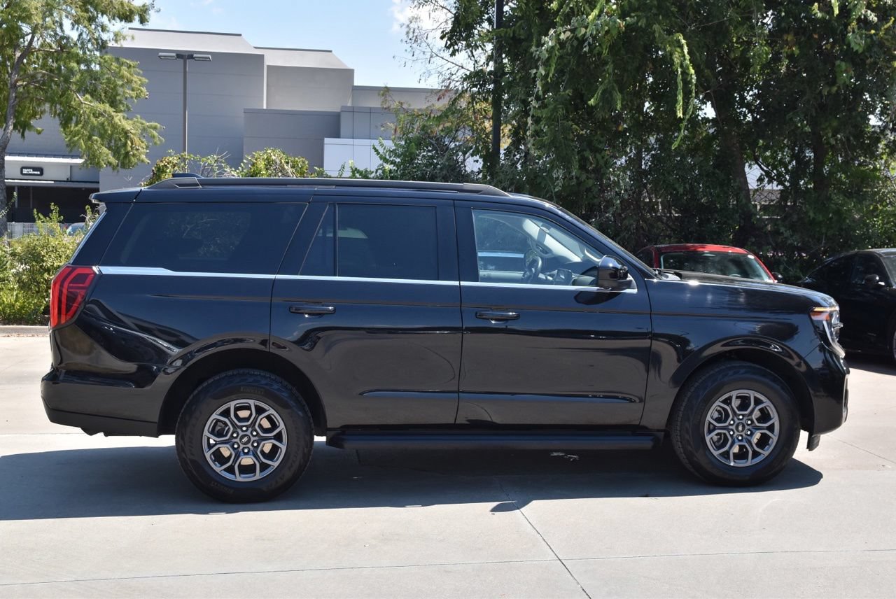 Used 2025 Ford Expedition Active RWD image 6