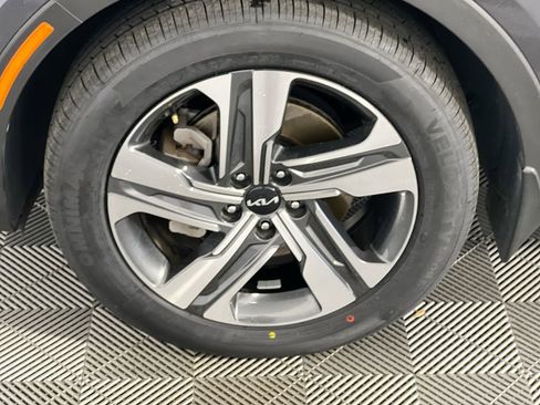 Certified 2023 Kia Sorento SX Prestige w/ Panoramic Sunroof Package image 11