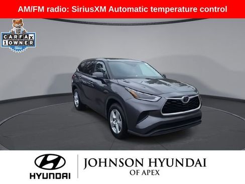 Used 2021 Toyota Highlander L image 2