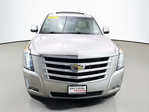 Used 2017 Cadillac Escalade ESV Luxury AWD/4WD image 2