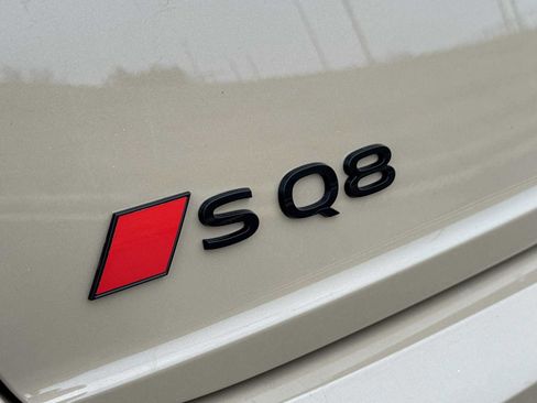 Used 2024 Audi SQ8 Prestige image 11
