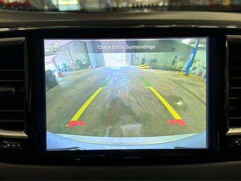 Used 2023 Chrysler Pacifica Touring-L FWD image 30