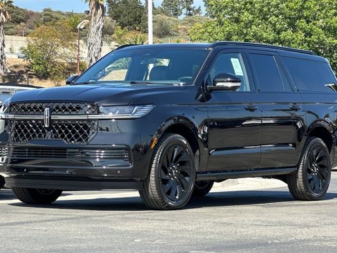 New 2026 Lincoln Navigator L Reserve w/ Jet Appearance Package AWD/4WD image 7