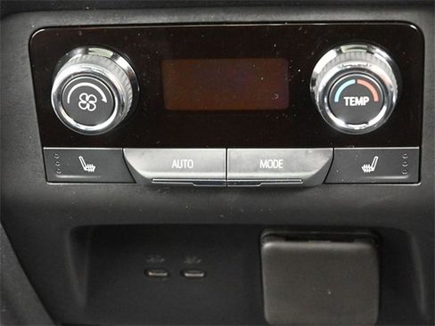 Used 2024 Chevrolet Traverse RS w/ LPO, Floor Liner Package image 39