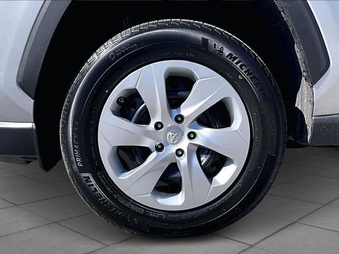 Used 2022 Toyota RAV4 LE image 11