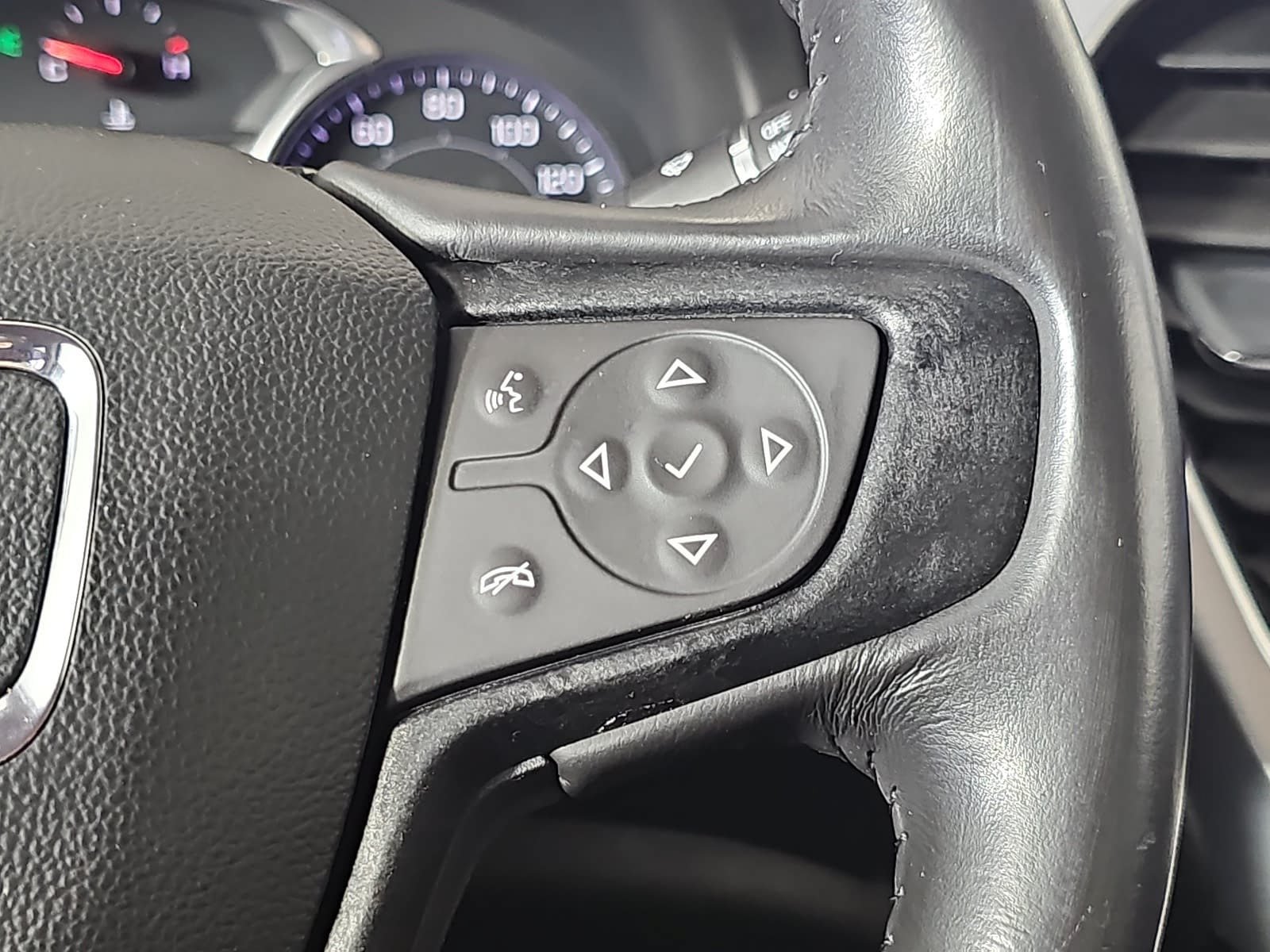 Used 2019 GMC Acadia SLT w/ LPO, Cargo Package FWD image 18