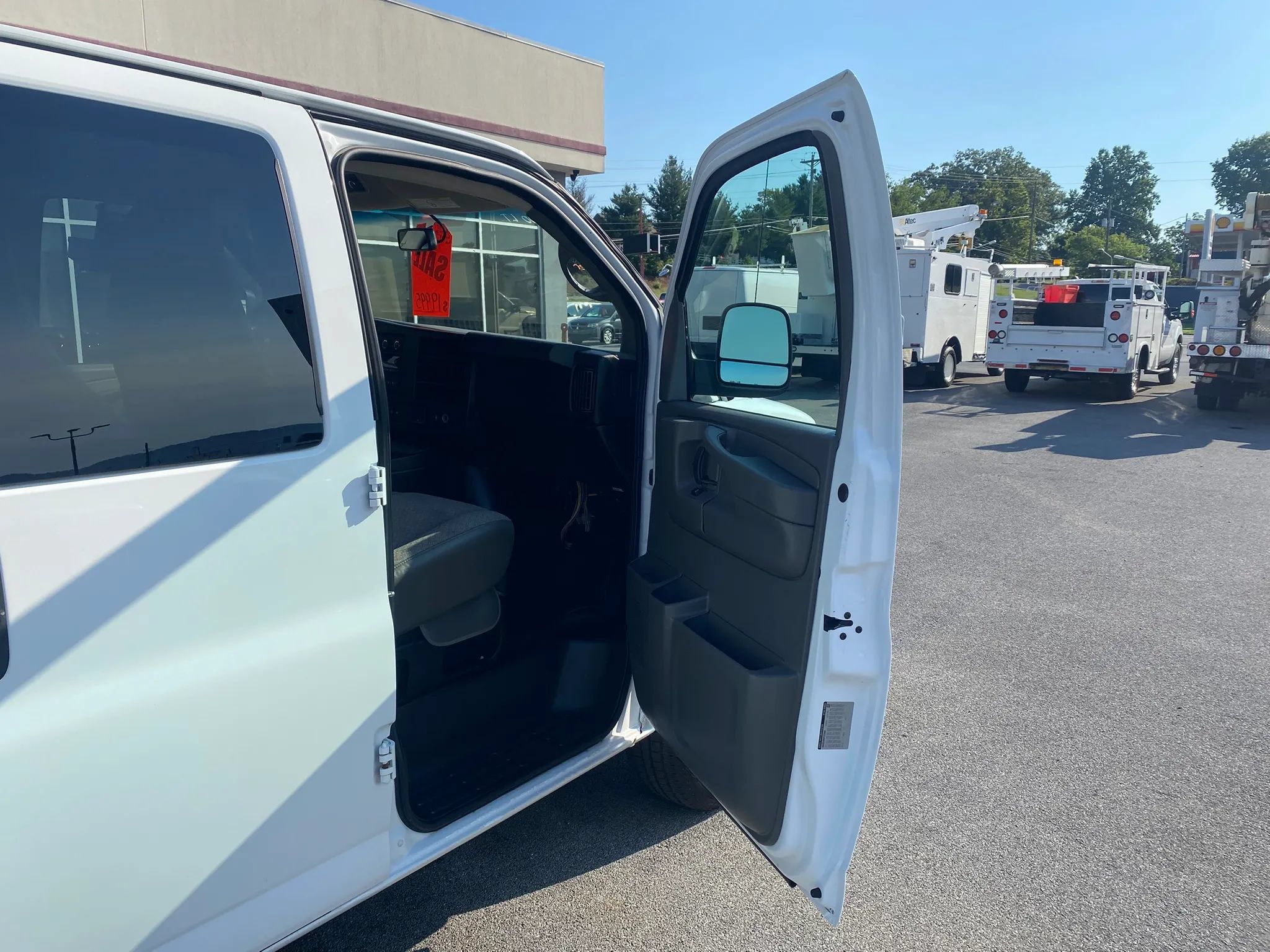 Used 2015 Chevrolet Express 3500 LT w/ LT Preferred Equipment Group RWD image 17