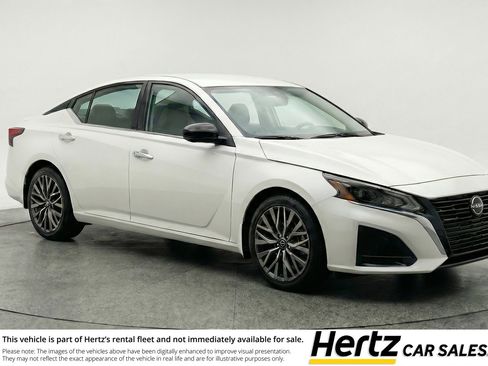 Used 2025 Nissan Altima 2.5 SV image 1