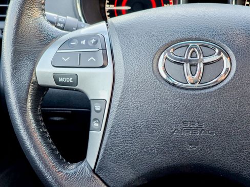 Used 2012 Toyota Highlander Limited w/ Tow Pkg image 36