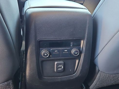Used 2020 Buick Enclave Essence FWD image 20