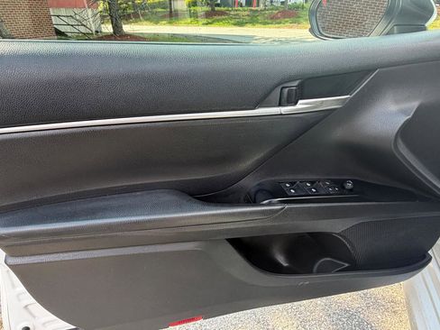 Used 2020 Toyota Camry SE FWD image 14