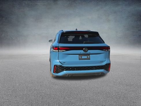 New 2025 Volkswagen Tiguan SE R-Line image 18