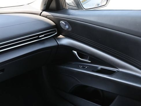 Used 2024 Hyundai Elantra SEL FWD image 27