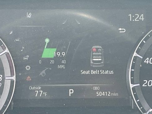 Used 2021 Toyota Highlander XLE FWD image 14