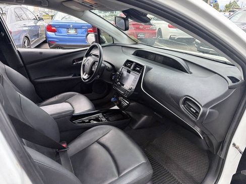 Used 2022 Toyota Prius AWD image 4