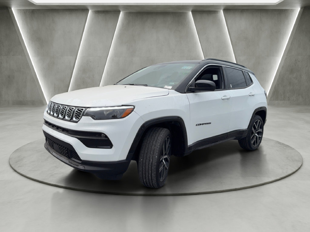Used 2025 Jeep Compass Limited w/ Elite Group AWD/4WD image 3