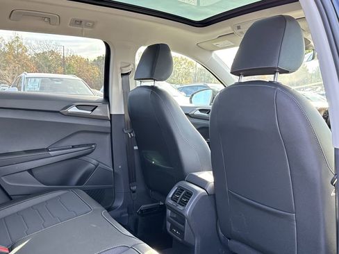 New 2026 Volkswagen Taos SE image 17