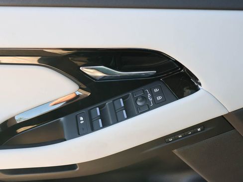 New 2026 Land Rover Range Rover Evoque Dynamic SE AWD/4WD image 32