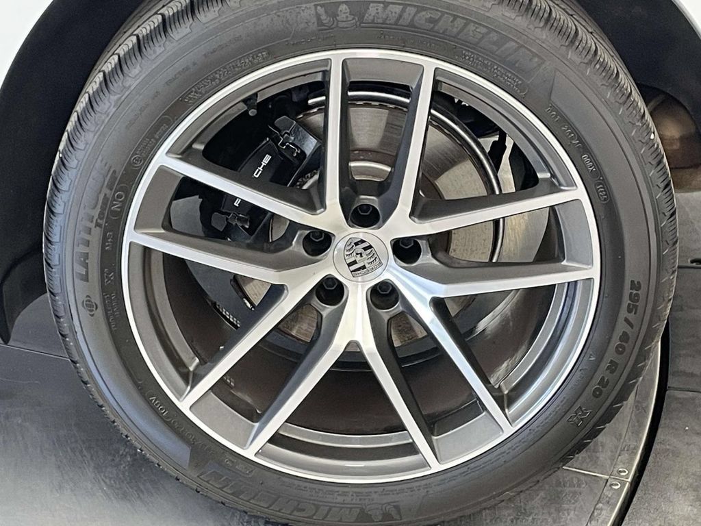 Certified 2026 Porsche Macan AWD/4WD image 12