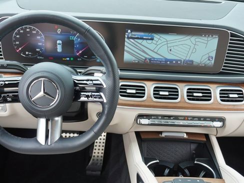 Used 2024 Mercedes-Benz GLS 450 4MATIC image 29
