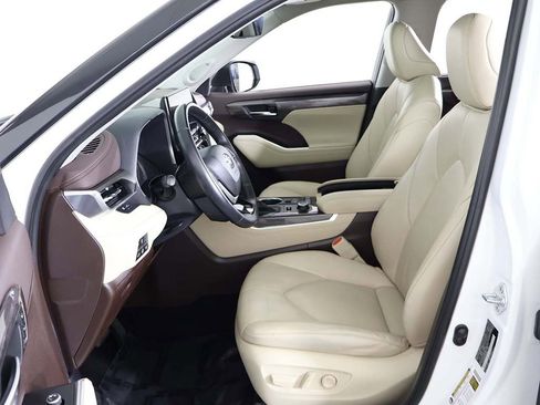 Used 2022 Toyota Highlander Limited image 35