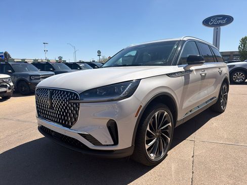 Used 2025 Lincoln Aviator Reserve w/ Equipment Group 201A AWD/4WD image 3