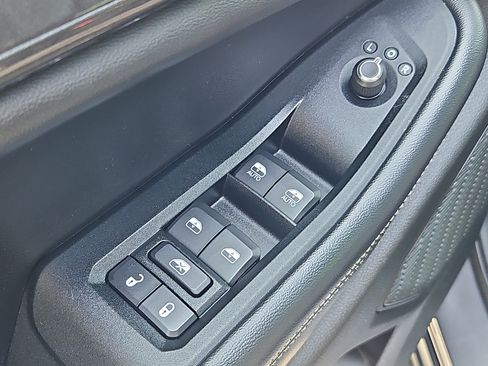 Used 2023 Jeep Grand Cherokee Altitude AWD/4WD image 21